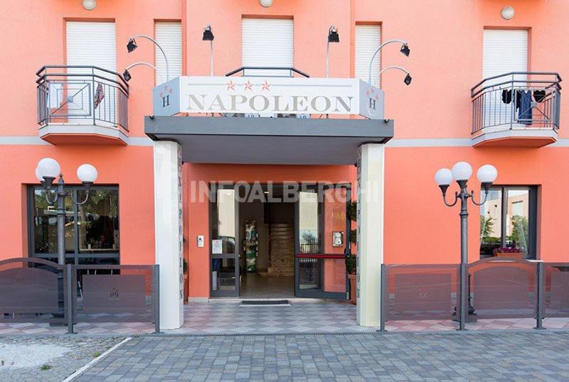 Hotel Napoleon San Mauro Mare エクステリア 写真