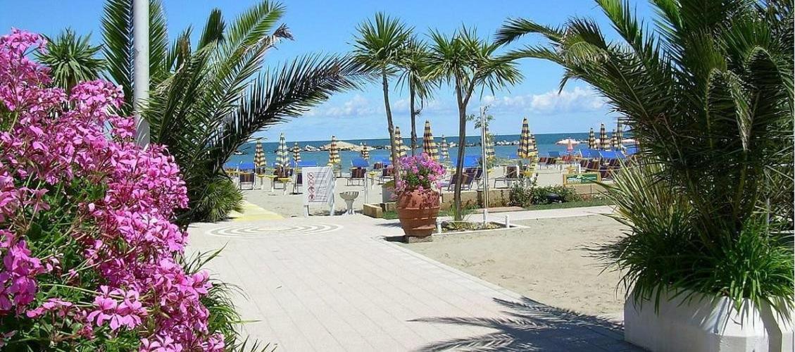 Hotel Napoleon San Mauro Mare エクステリア 写真